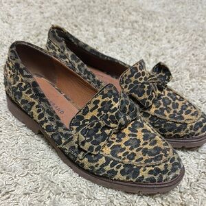 Lucky Brand Brown and Black Flats with Classic Loafer Design